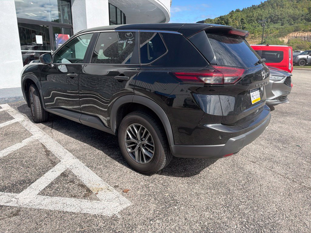 Used 2024 Nissan Rogue S FWD image 2