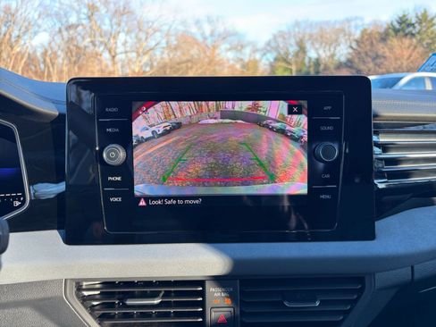 Used 2025 Volkswagen Jetta SE image 18