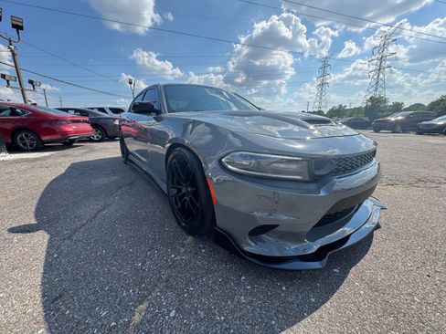 Used 2019 Dodge Charger Scat Pack RWD image 9