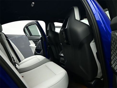 Used 2025 BMW M5 w/ Carbon Package image 41