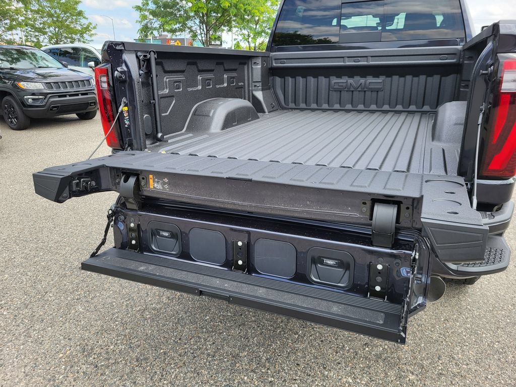 New 2025 GMC Sierra 2500 Denali w/ Denali Reserve Package AWD/4WD image 9