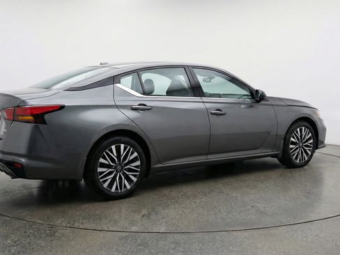 Used 2025 Nissan Altima 2.5 SV image 9