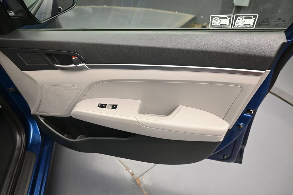 Used 2020 Hyundai Elantra SE FWD image 28