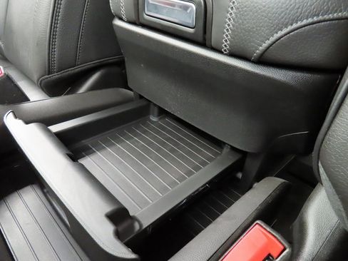 Used 2024 GMC Yukon XL Denali w/ Advanced Technology Package image 28