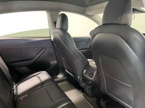 Used 2021 Tesla Model Y Long Range image 14