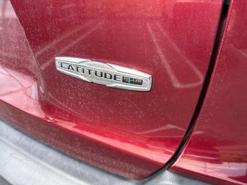 Used 2021 Jeep Cherokee Latitude Plus AWD/4WD image 12