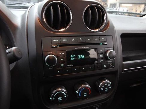 Used 2017 Jeep Patriot High Altitude image 16