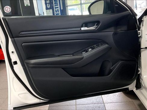 Certified 2025 Nissan Altima 2.5 SV FWD image 9