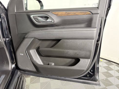Used 2023 Chevrolet Tahoe Premier w/ Advanced Technology Package AWD/4WD image 17