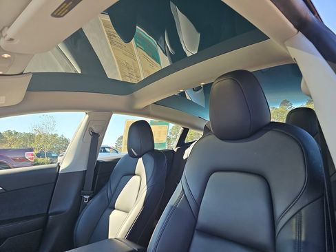 Used 2022 Tesla Model 3 image 34