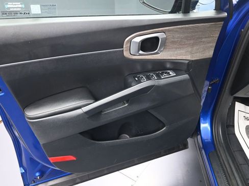 Certified 2022 Kia Sorento EX w/ Panoramic Sunroof Package image 10