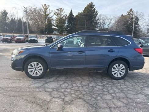 Used 2019 Subaru Outback 2.5i Premium image 6