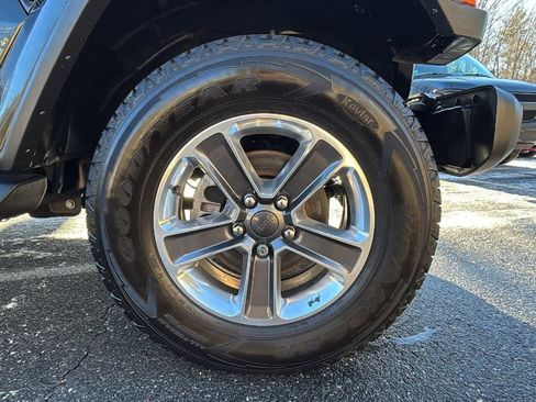 Used 2022 Jeep Wrangler Unlimited Sahara w/ Cold Weather Group image 10