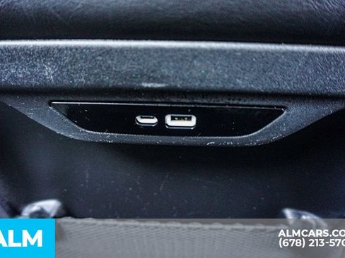 Used 2024 Chrysler Pacifica Select image 39