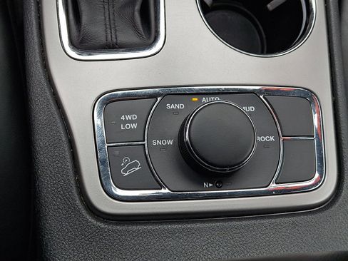 Certified 2020 Jeep Grand Cherokee Laredo w/ Quick Order Package 2BN North image 26