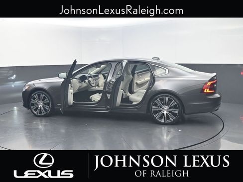 Used 2024 Volvo S90 B6 Ultimate image 28