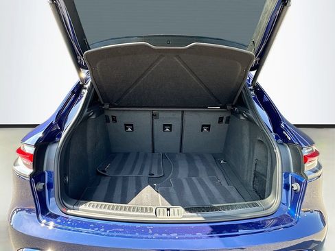 Certified 2026 Porsche Macan AWD/4WD image 28