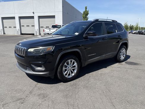 Used 2019 Jeep Cherokee Latitude w/ Cold Weather Group AWD/4WD image 5