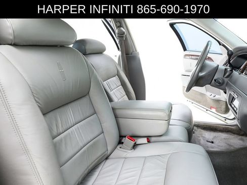 Used 2000 Lincoln Town Car Executive RWD image 33