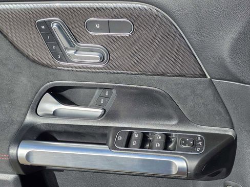 Used 2025 Mercedes-Benz GLB 250 image 18