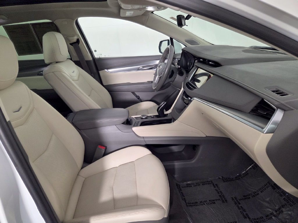 Used 2023 Cadillac XT5 Premium Luxury w/ Technology Package AWD/4WD image 32