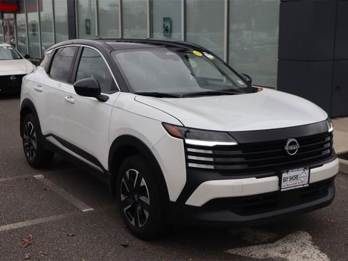 Certified 2025 Nissan Kicks SV image 3