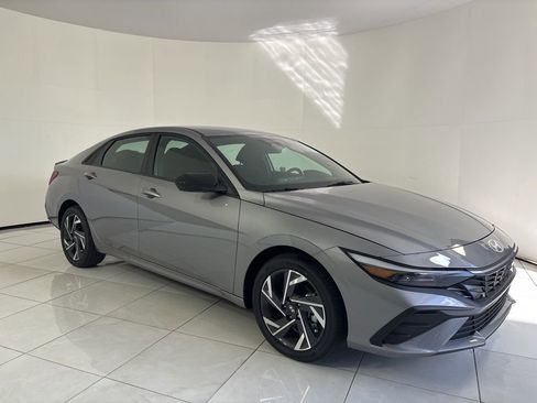 New 2025 Hyundai Elantra SEL FWD image 7