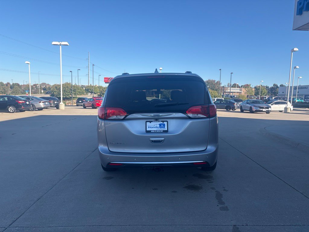 Used 2019 Chrysler Pacifica Touring-L Plus FWD image 6