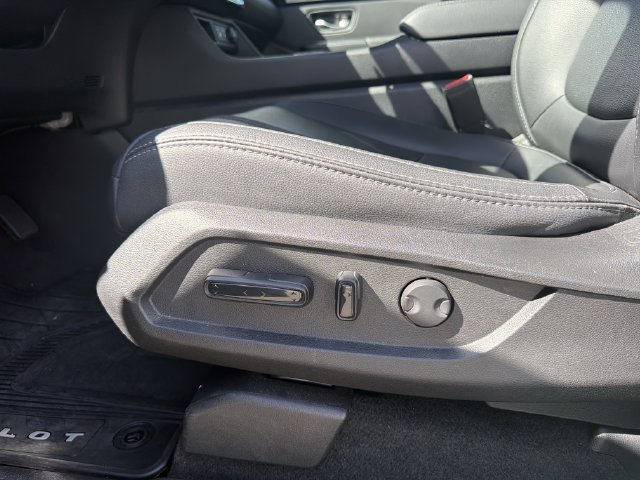 Used 2025 Honda Pilot EX-L image 6
