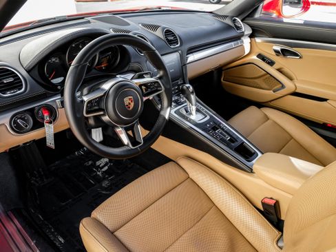 Used 2017 Porsche 718 Boxster image 2