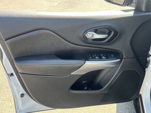 Used 2021 Jeep Cherokee Latitude Lux w/ Sun & Sound Group image 21