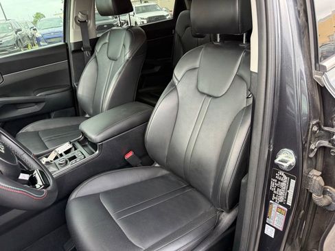 Used 2024 Kia Sorento EX FWD image 8