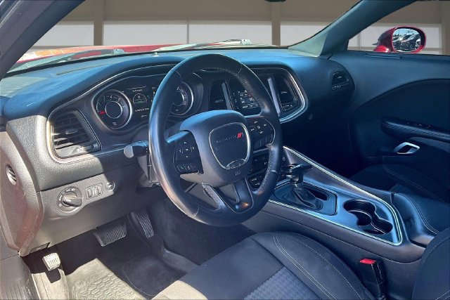 Used 2015 Dodge Challenger SXT RWD image 13