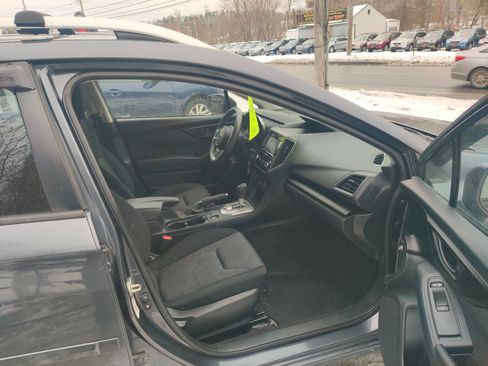 Used 2017 Subaru Impreza 2.0i Premium image 16