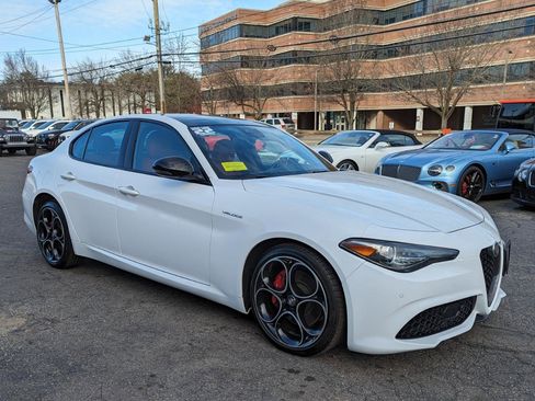 Used 2022 Alfa Romeo Giulia Veloce image 5