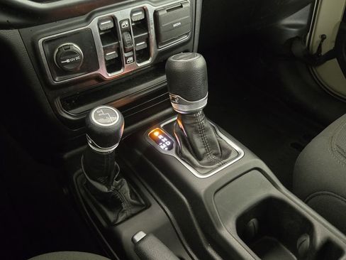 Used 2022 Jeep Gladiator Sport AWD/4WD image 20