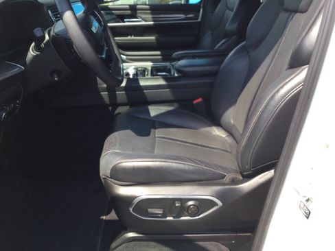 Used 2022 Jeep Wagoneer Series III w/ Premium Group I AWD/4WD image 20