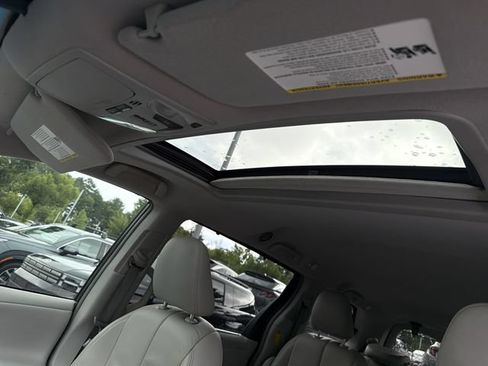 Used 2014 Toyota Sienna XLE FWD image 34