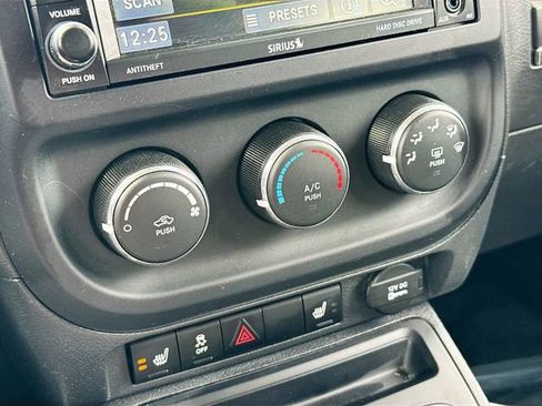 Used 2015 Jeep Patriot Latitude w/ Sun/Sound Group AWD/4WD image 13