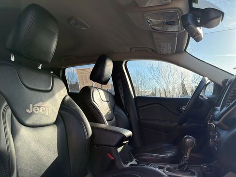 Used 2016 Jeep Cherokee Latitude AWD/4WD image 17