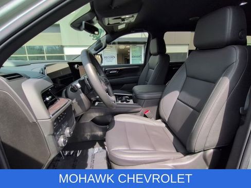 Used 2025 Chevrolet Tahoe Z71 w/ Comfort Package AWD/4WD image 20