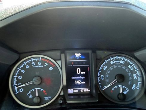 Used 2021 Toyota Tacoma TRD Off-Road w/ Technology Package AWD/4WD image 17