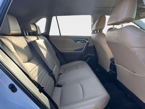 Used 2022 Toyota RAV4 XLE Premium image 9
