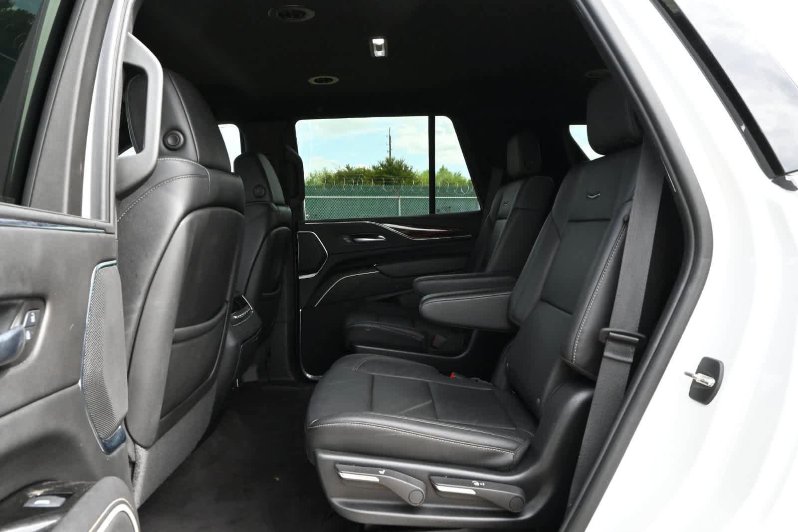Used 2024 Cadillac Escalade Luxury RWD image 19