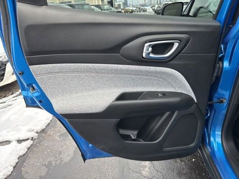 Used 2022 Jeep Compass Latitude image 17