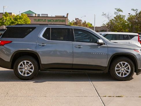 Used 2019 Chevrolet Traverse LT w/ LPO, 'HIT The Road' Package AWD/4WD image 5