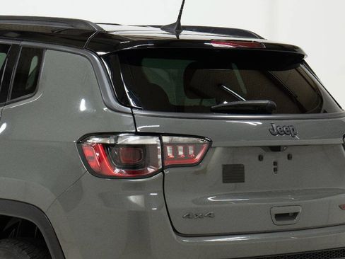 Used 2022 Jeep Compass Trailhawk w/ Trailhawk Convenience Group AWD/4WD image 11