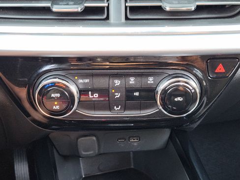 Used 2025 Chevrolet Trax LT FWD image 20