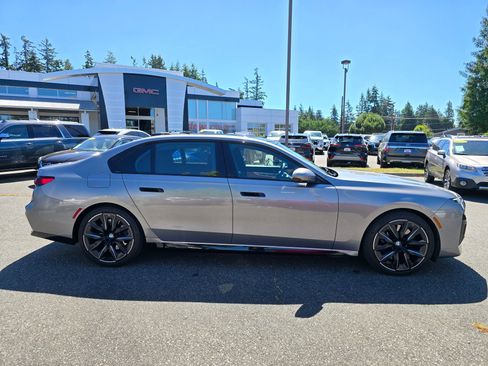Used 2023 BMW 740i w/ Parking Assistance Package RWD image 8