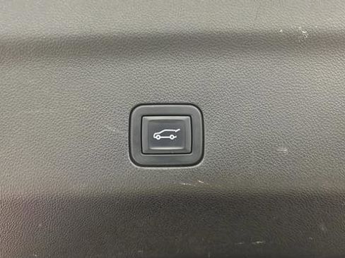 Used 2022 GMC Yukon XL SLT w/ SLT Premium Package AWD/4WD image 32